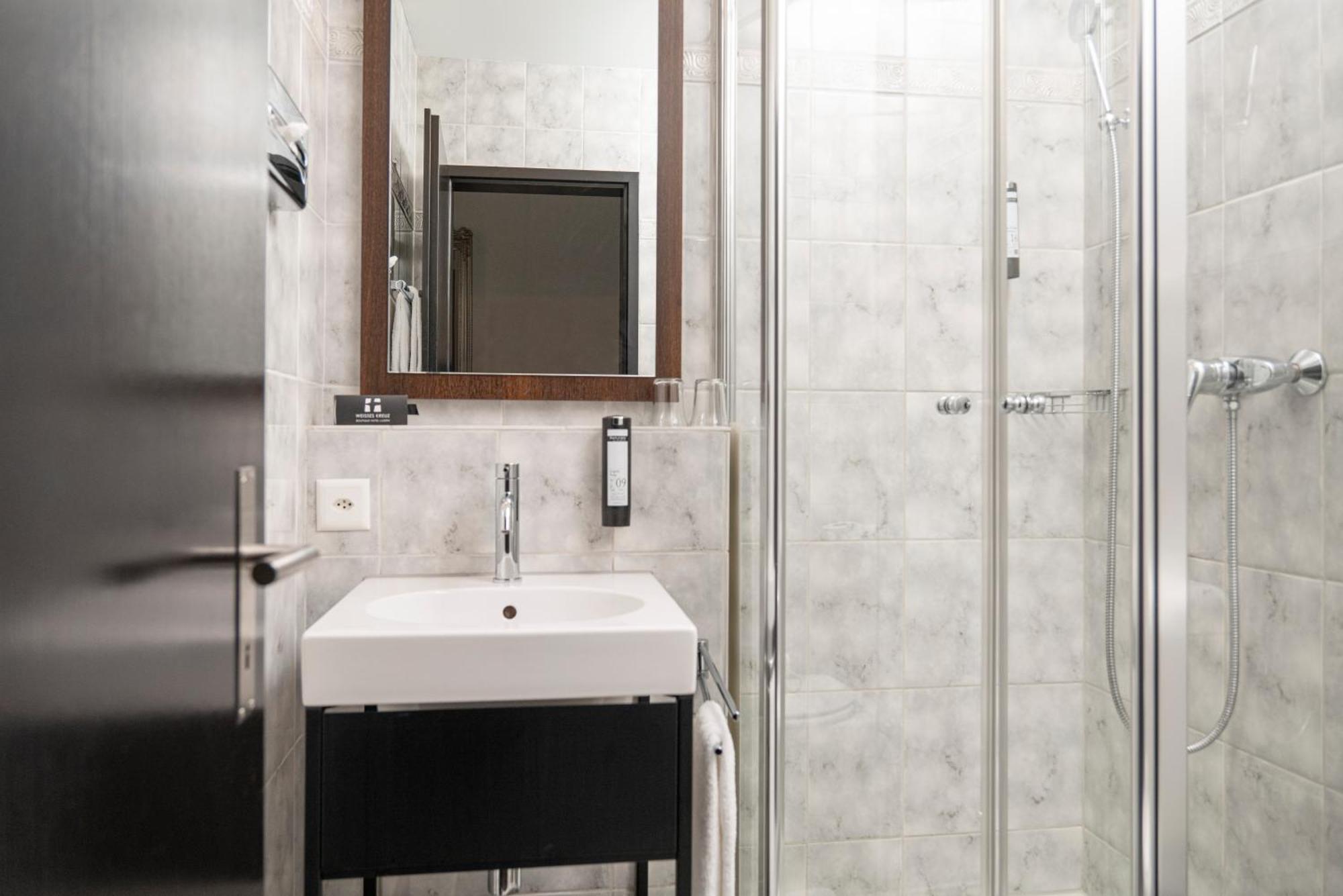 Boutique Hotel Weisses Kreuz - Adult Only Hotel Luzern Rum bild